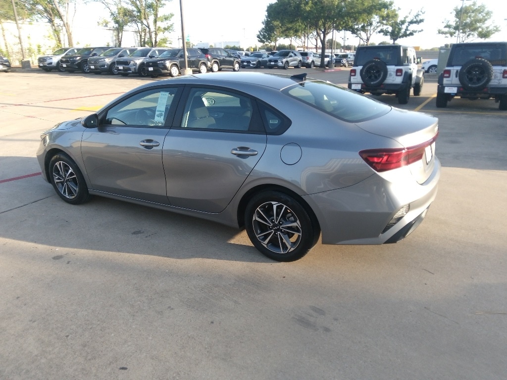Thumbnail: 2024 Kia Forte - 4