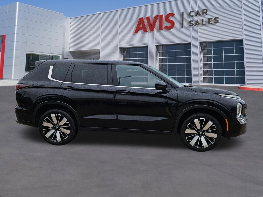 Thumbnail: 2025 Mitsubishi Outlander - 7