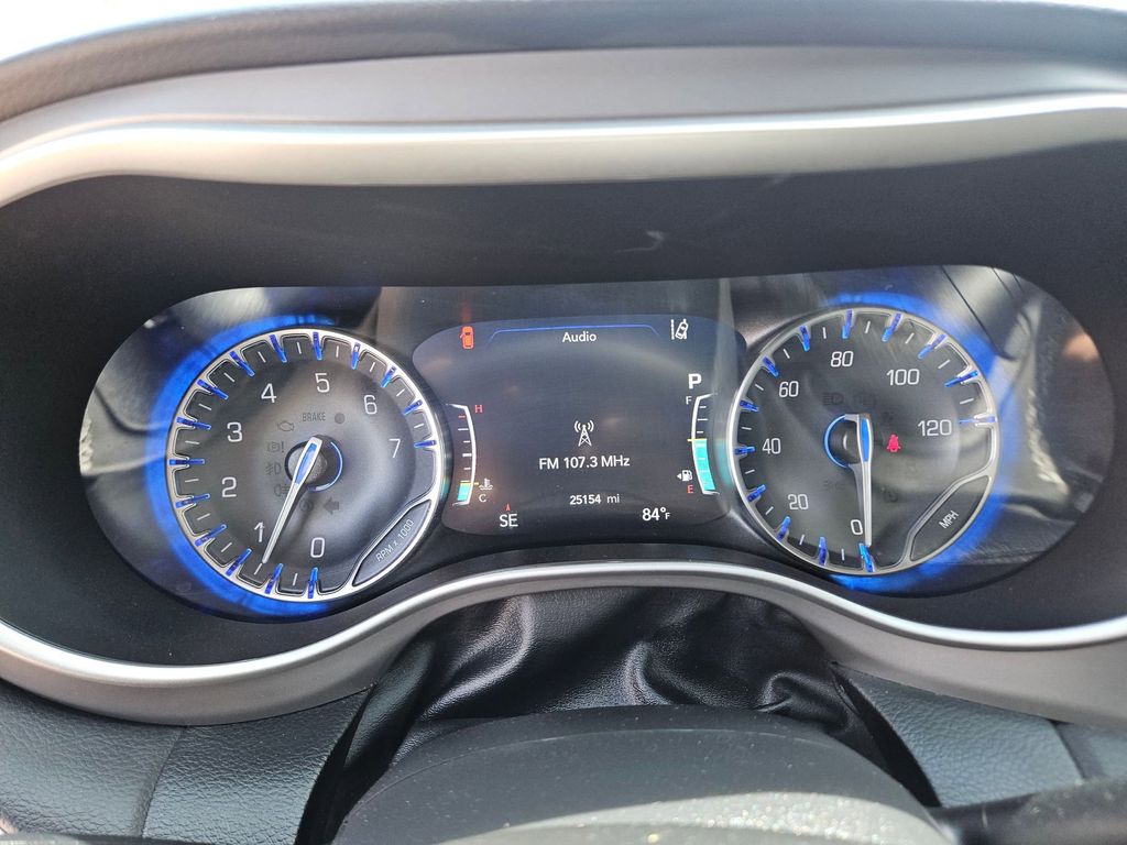 Thumbnail: 2025 Chrysler Pacifica - 19