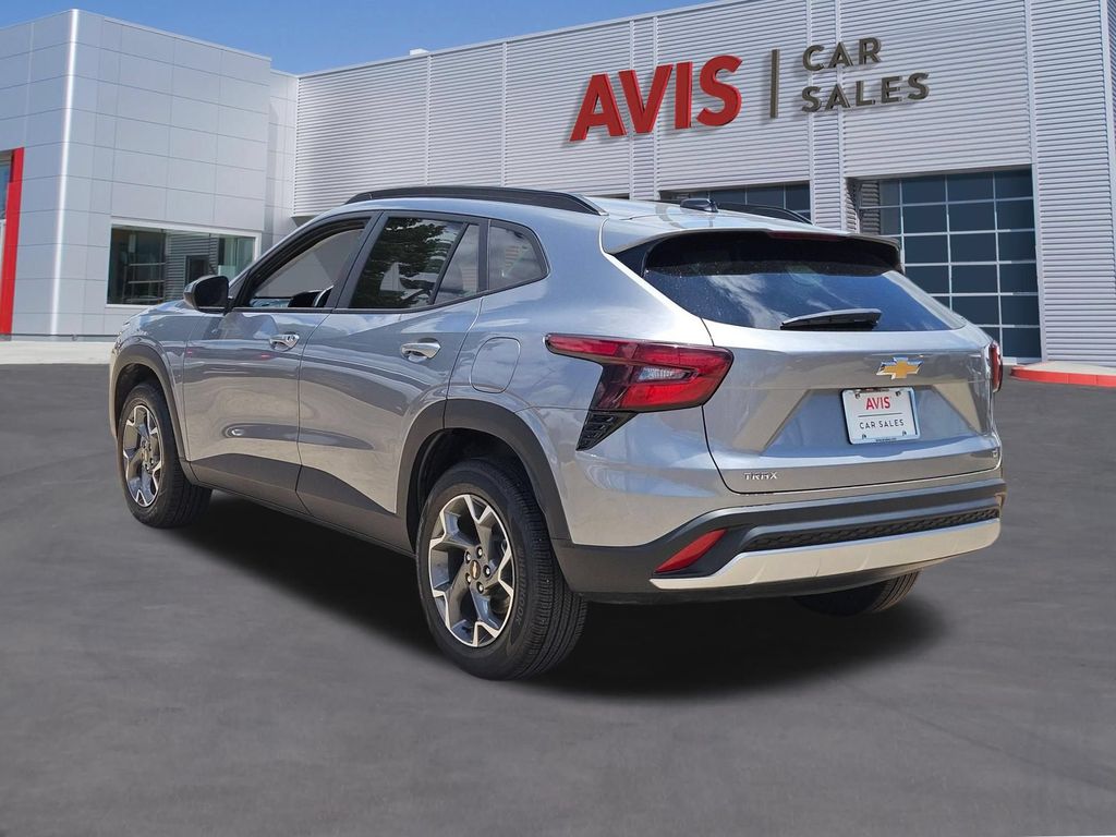 Thumbnail: 2025 Chevrolet Trax - 3