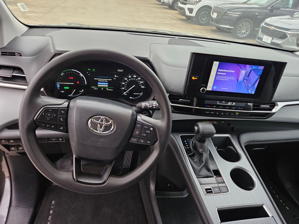 Thumbnail: 2025 Toyota Sienna - 17