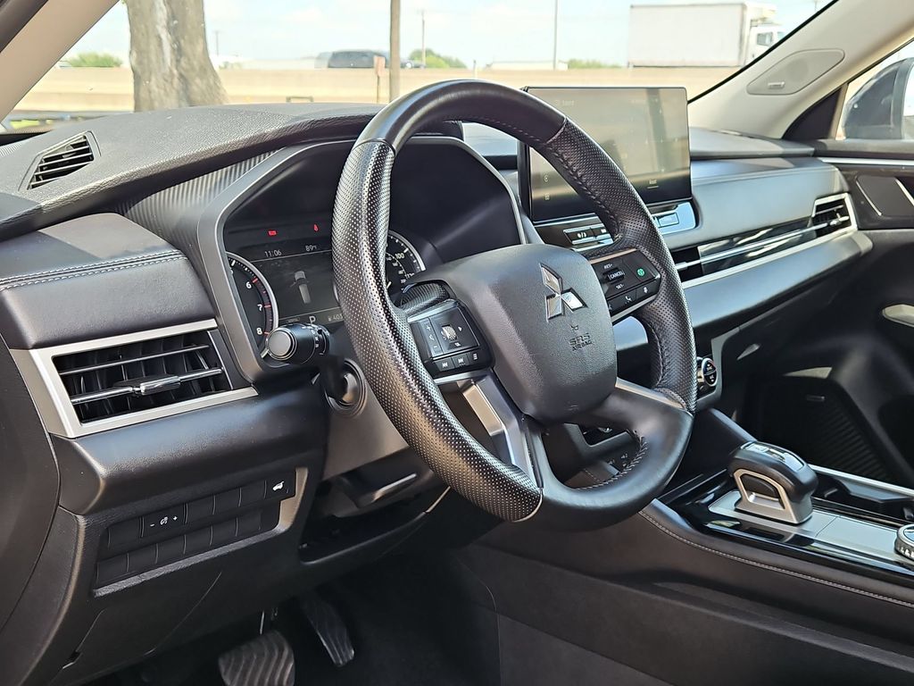 Thumbnail: 2025 Mitsubishi Outlander - 15