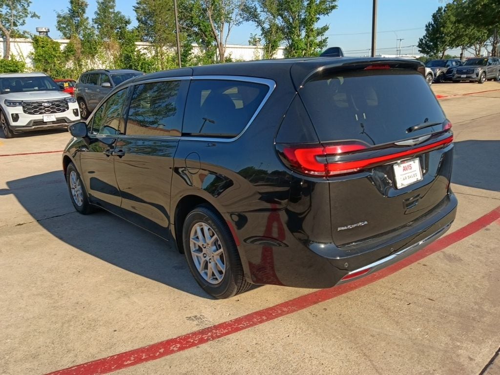 Thumbnail: 2025 Chrysler Pacifica - 8