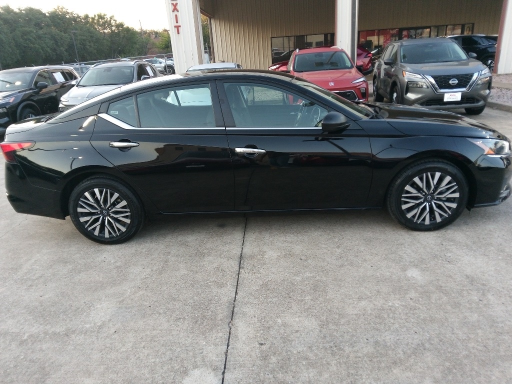 Thumbnail: 2024 Nissan Altima - 7