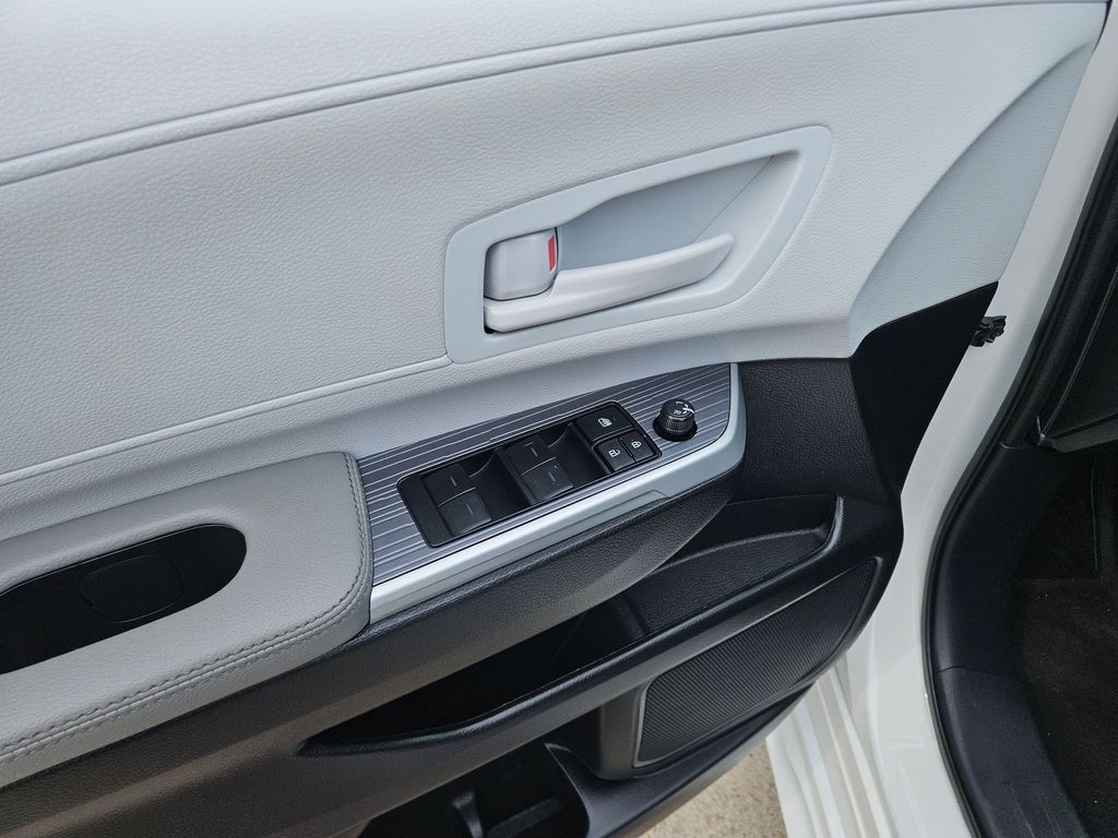 Thumbnail: 2025 Toyota Sienna - 15