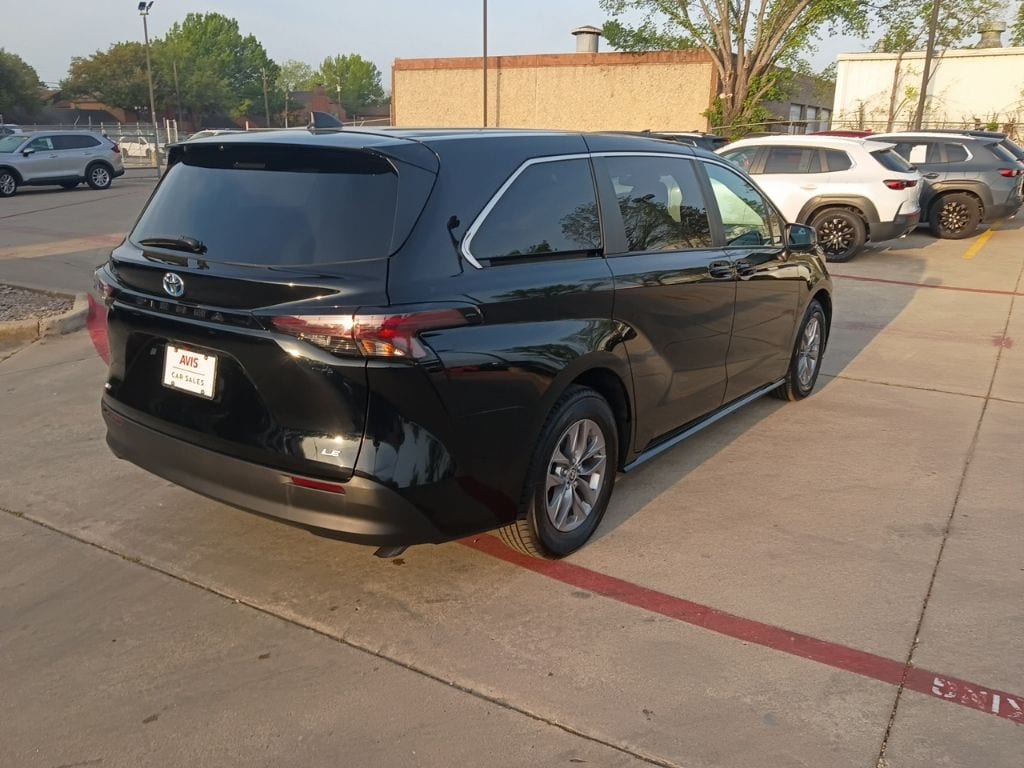Thumbnail: 2025 Toyota Sienna - 9