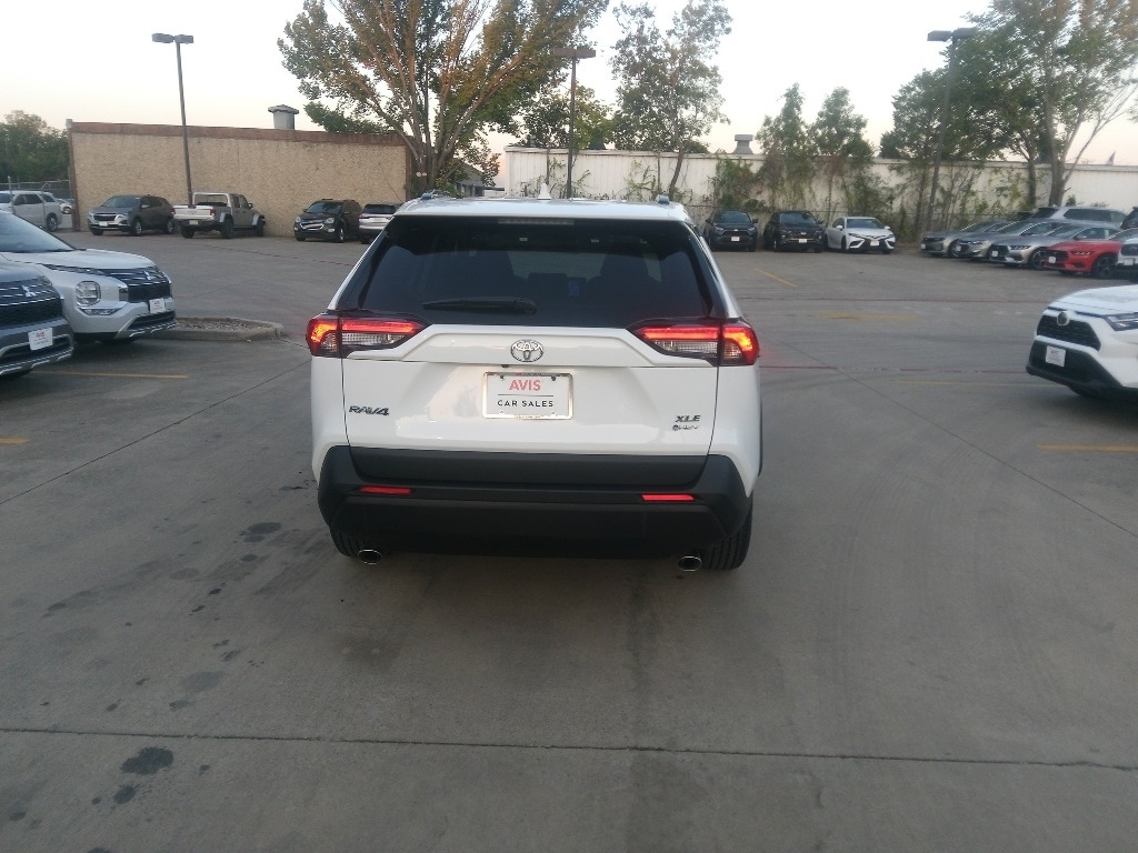 Thumbnail: 2025 Toyota RAV4 - 6