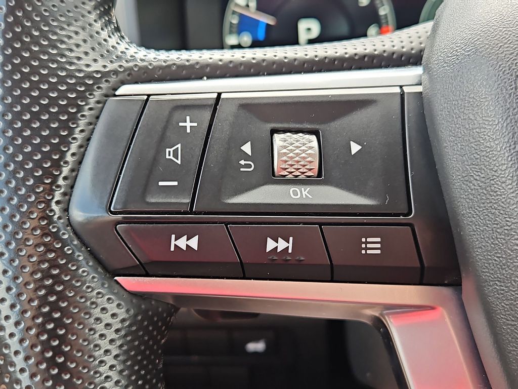 Thumbnail: 2024 Mitsubishi Outlander - 21