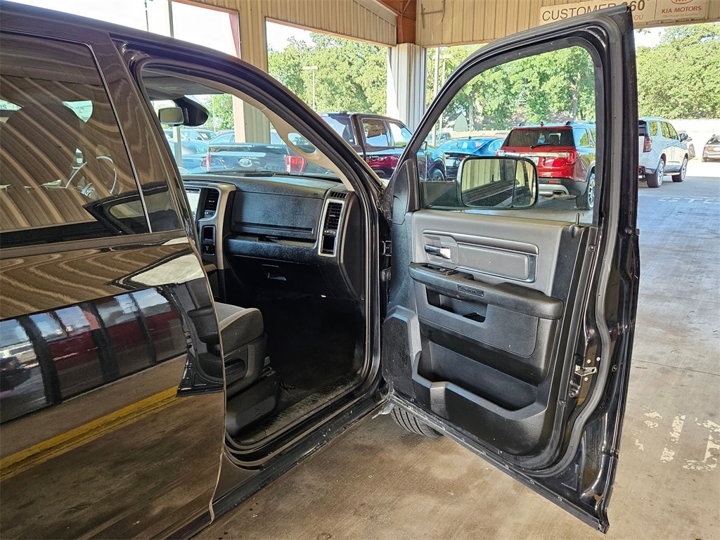 Thumbnail: 2023 RAM 1500 Classic - 29