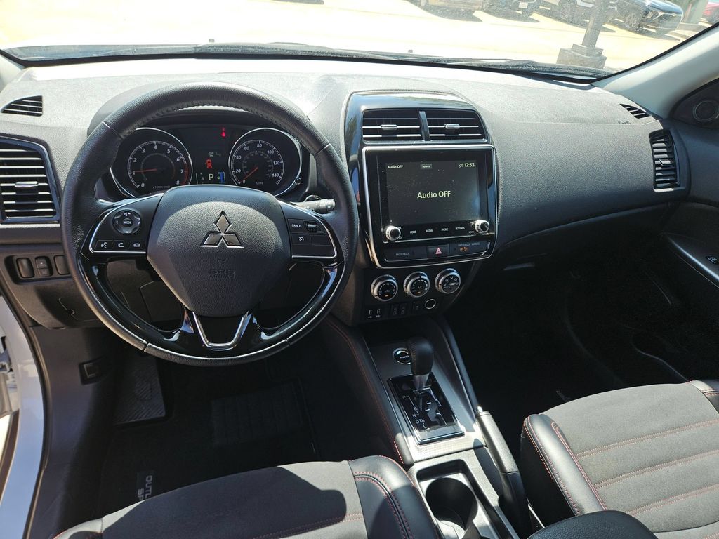 Thumbnail: 2025 Mitsubishi Outlander Sport - 16
