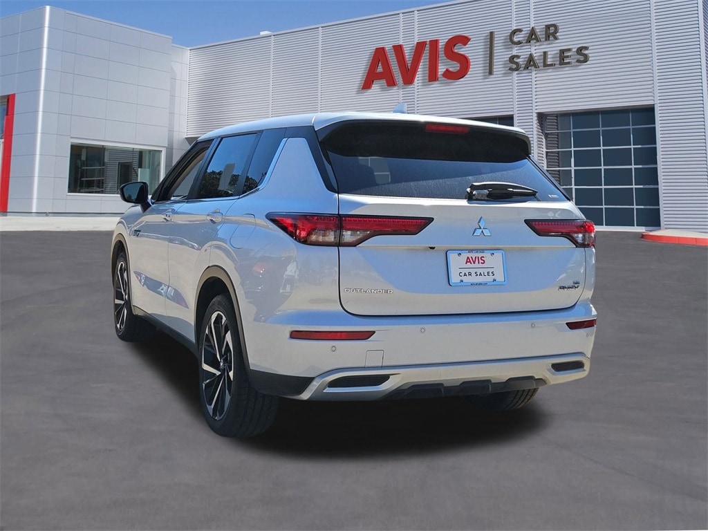 Thumbnail: 2023 Mitsubishi Outlander - 9