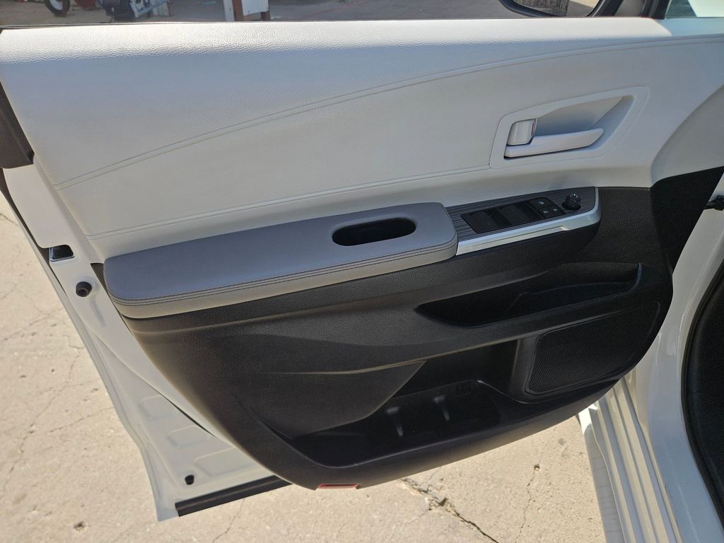 Thumbnail: 2025 Toyota Sienna - 14