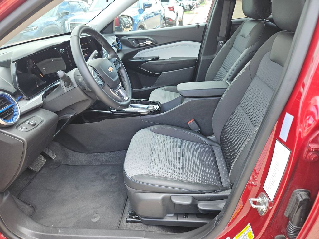Thumbnail: 2025 Chevrolet Trax - 11