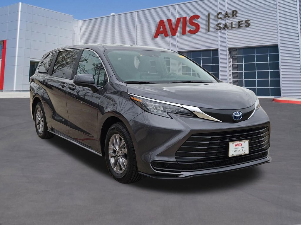 Thumbnail: 2025 Toyota Sienna - 9