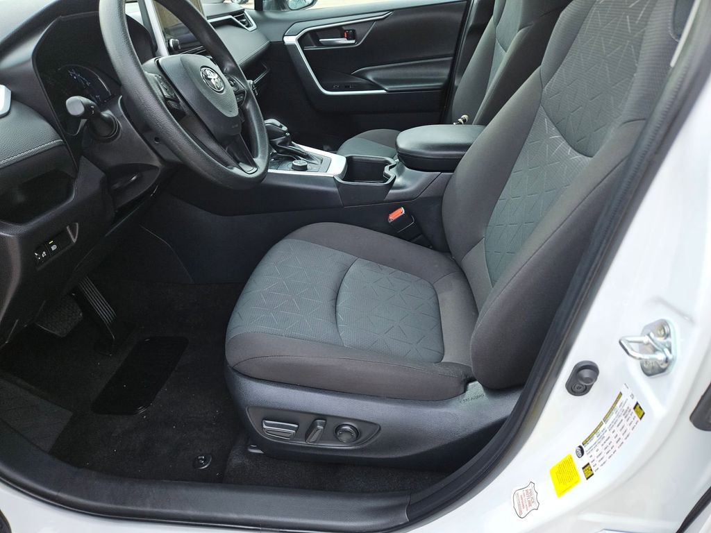 Thumbnail: 2025 Toyota RAV4 - 11