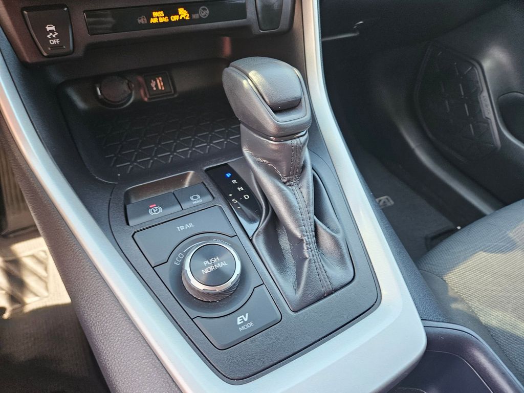 Thumbnail: 2025 Toyota RAV4 - 29