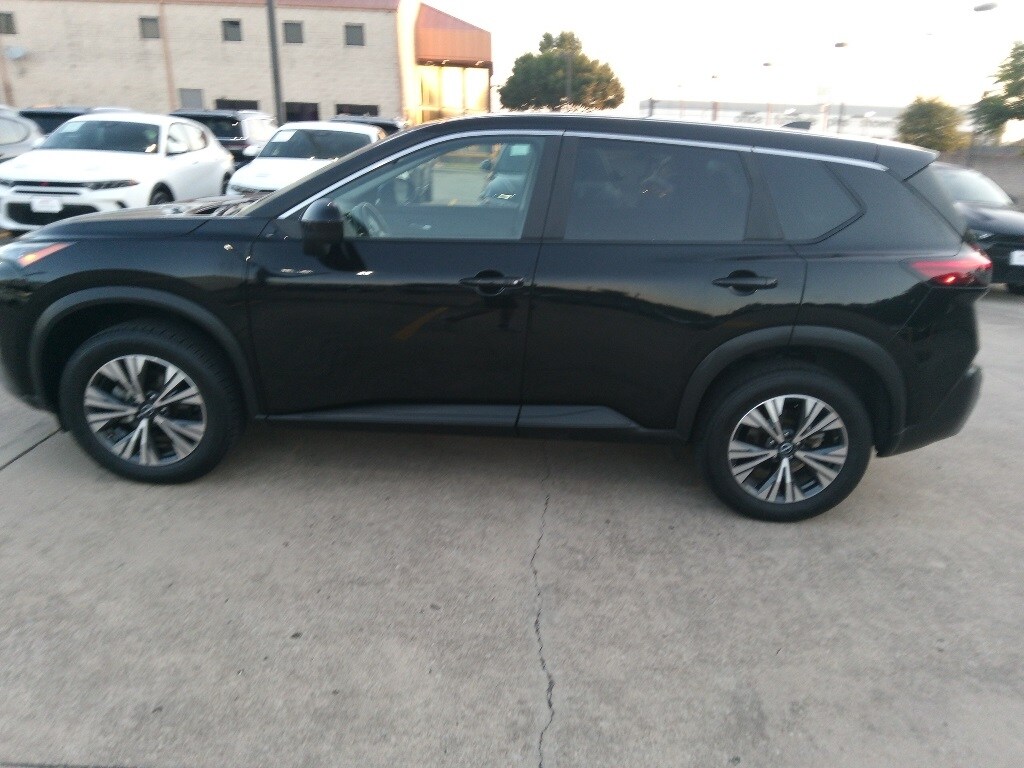 2023 Nissan Rogue SV photo 3