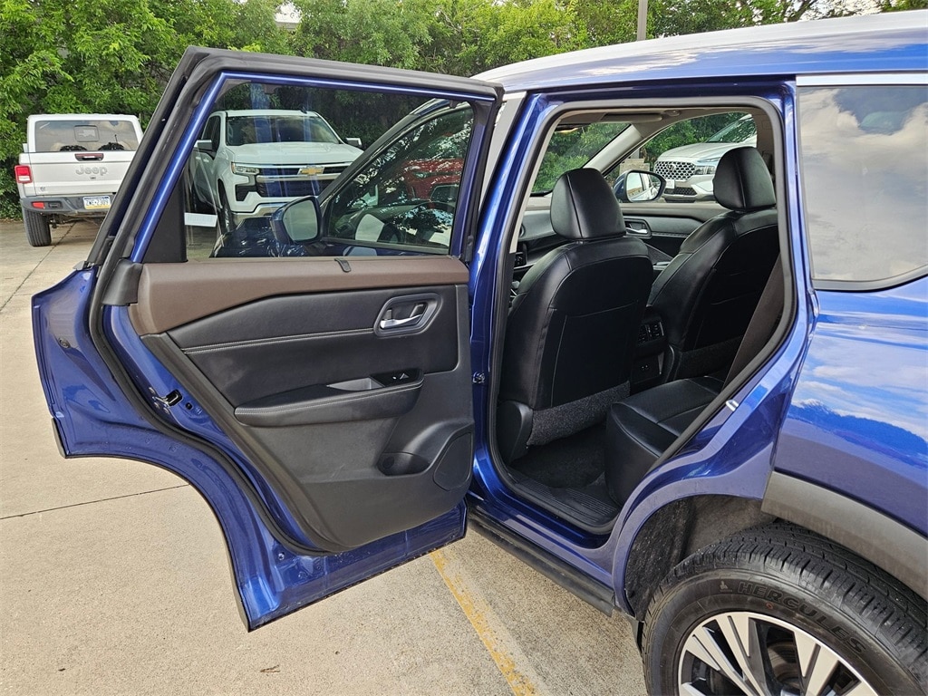 2023 Nissan Rogue SV 22