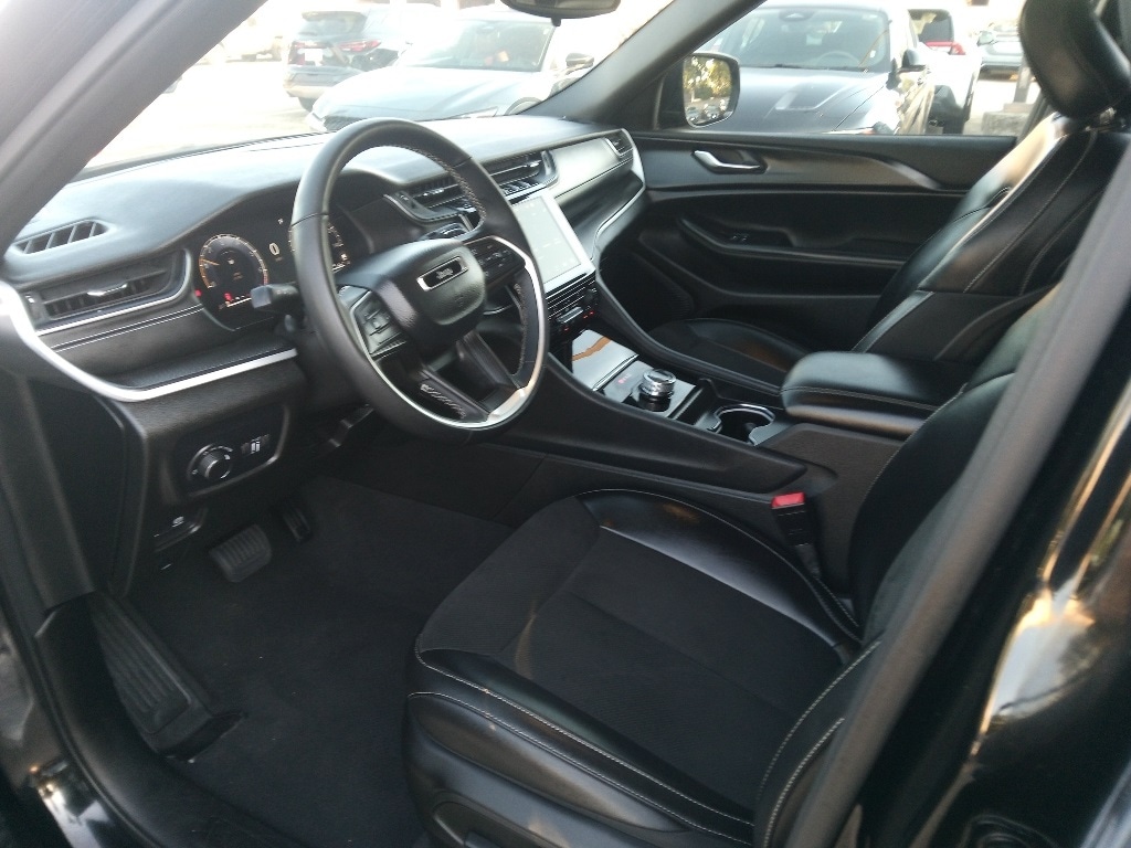 Thumbnail: 2024 Jeep Grand Cherokee L - 8