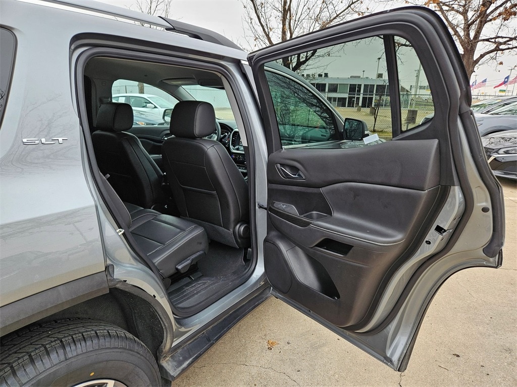 2023 GMC Acadia SLT 24