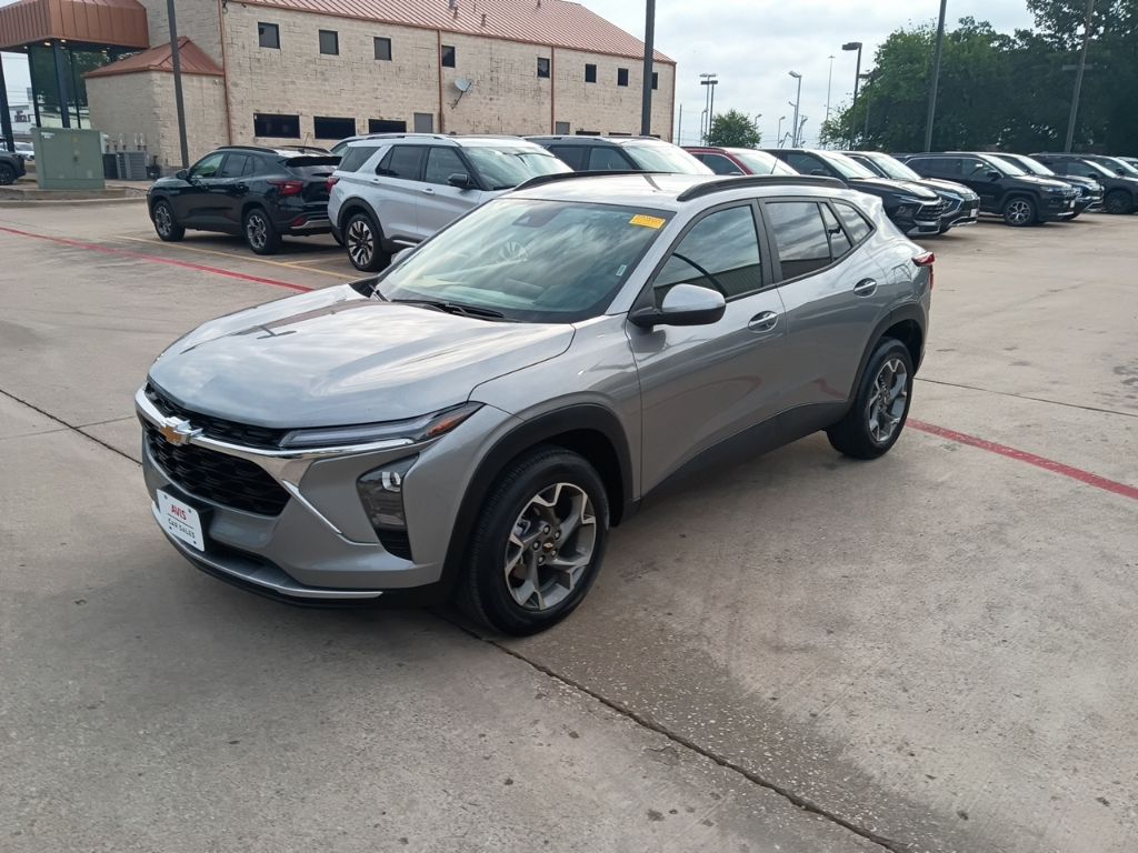 2025 Chevrolet Trax LT's photo