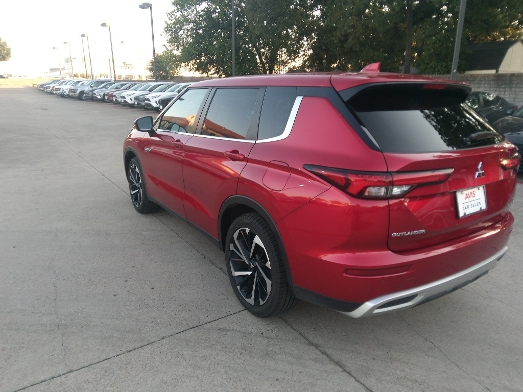 Thumbnail: 2023 Mitsubishi Outlander - 13