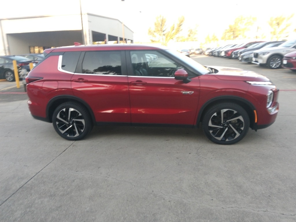 Thumbnail: 2023 Mitsubishi Outlander - 7