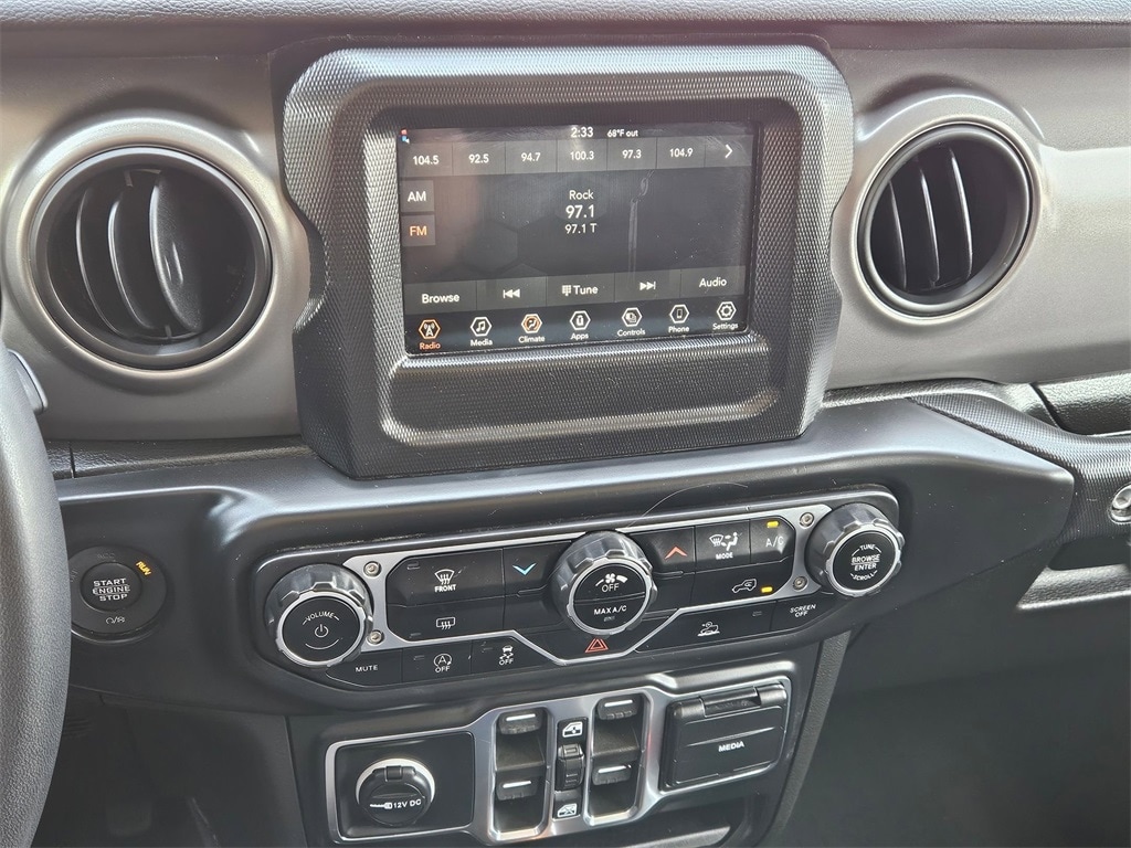 Thumbnail: 2023 Jeep Gladiator - 17