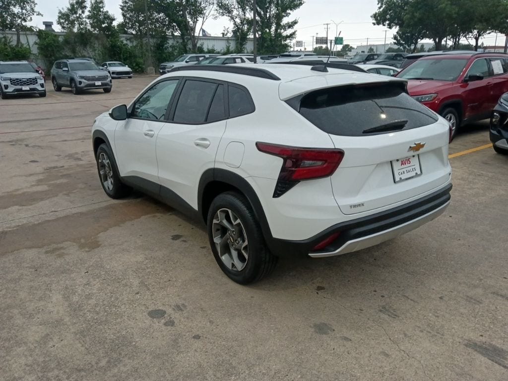 Thumbnail: 2025 Chevrolet Trax - 8