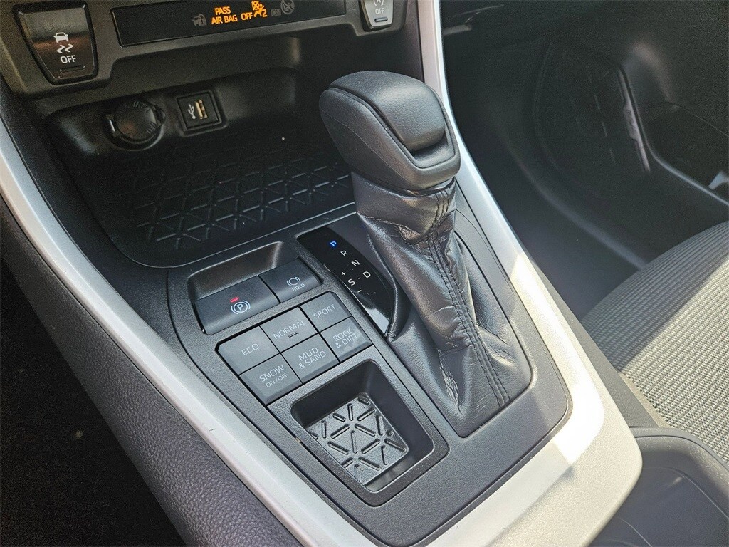 Thumbnail: 2025 Toyota RAV4 - 28