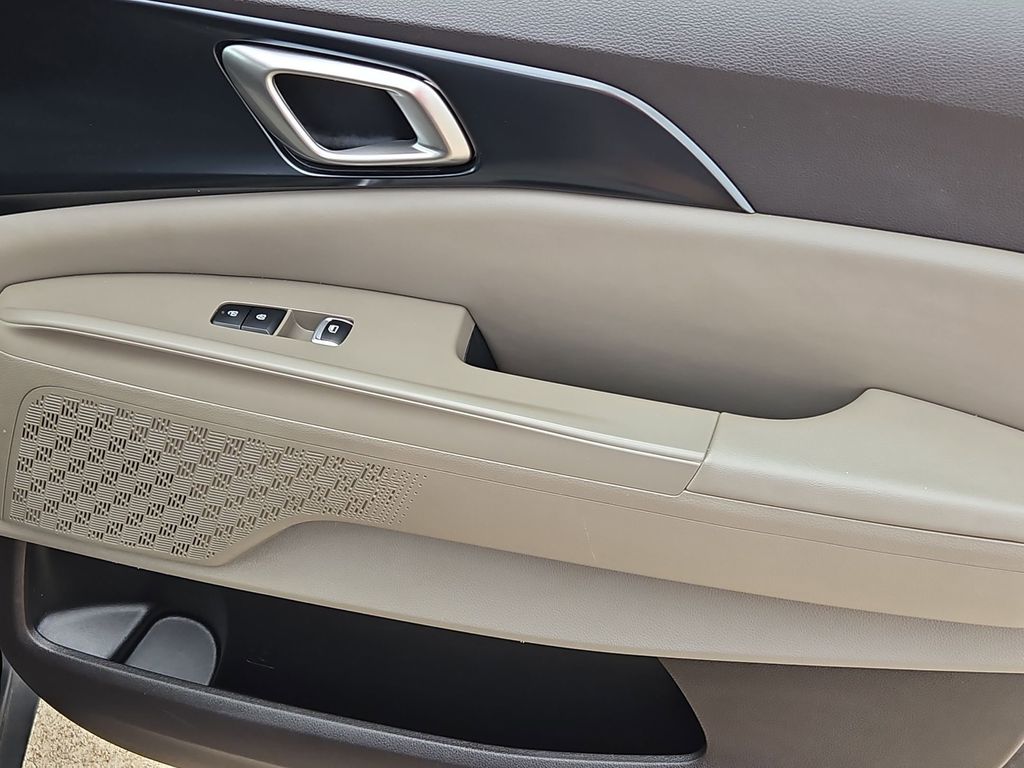 Thumbnail: 2025 Kia Carnival - 32