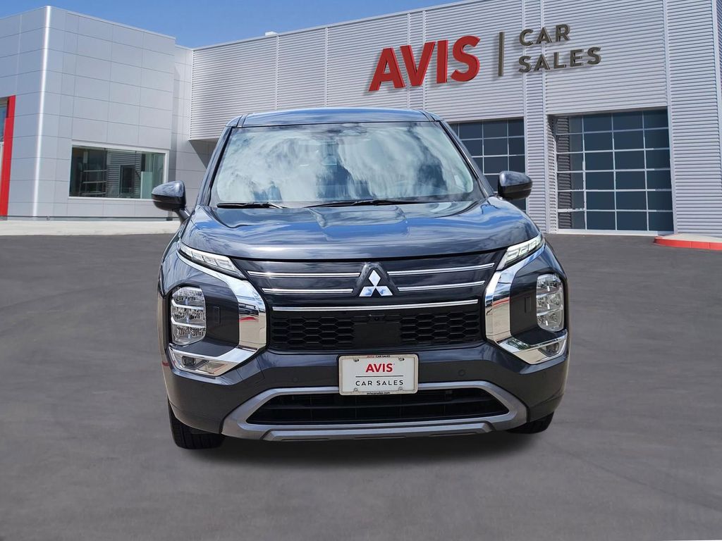 Thumbnail: 2025 Mitsubishi Outlander - 10