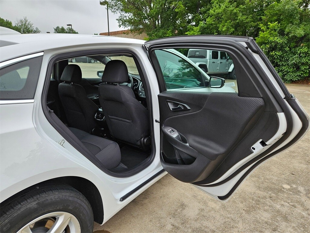 Thumbnail: 2023 Chevrolet Malibu - 26