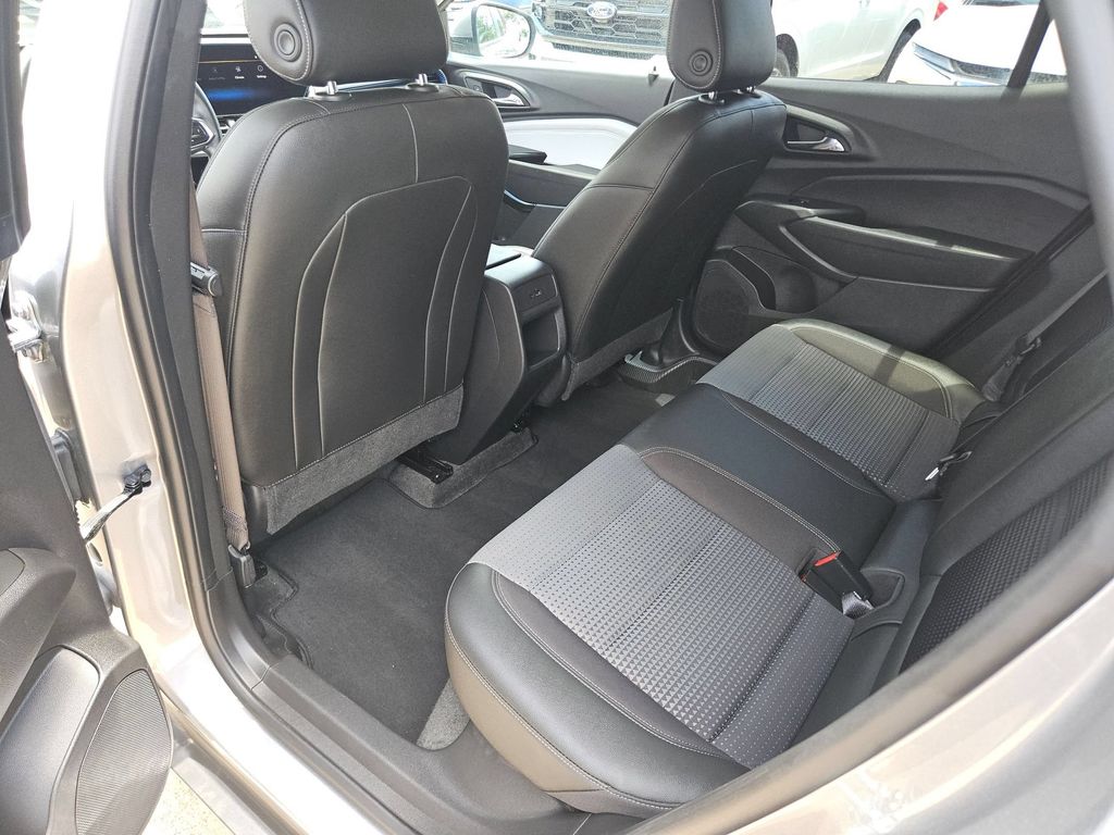 Thumbnail: 2025 Chevrolet Trax - 28