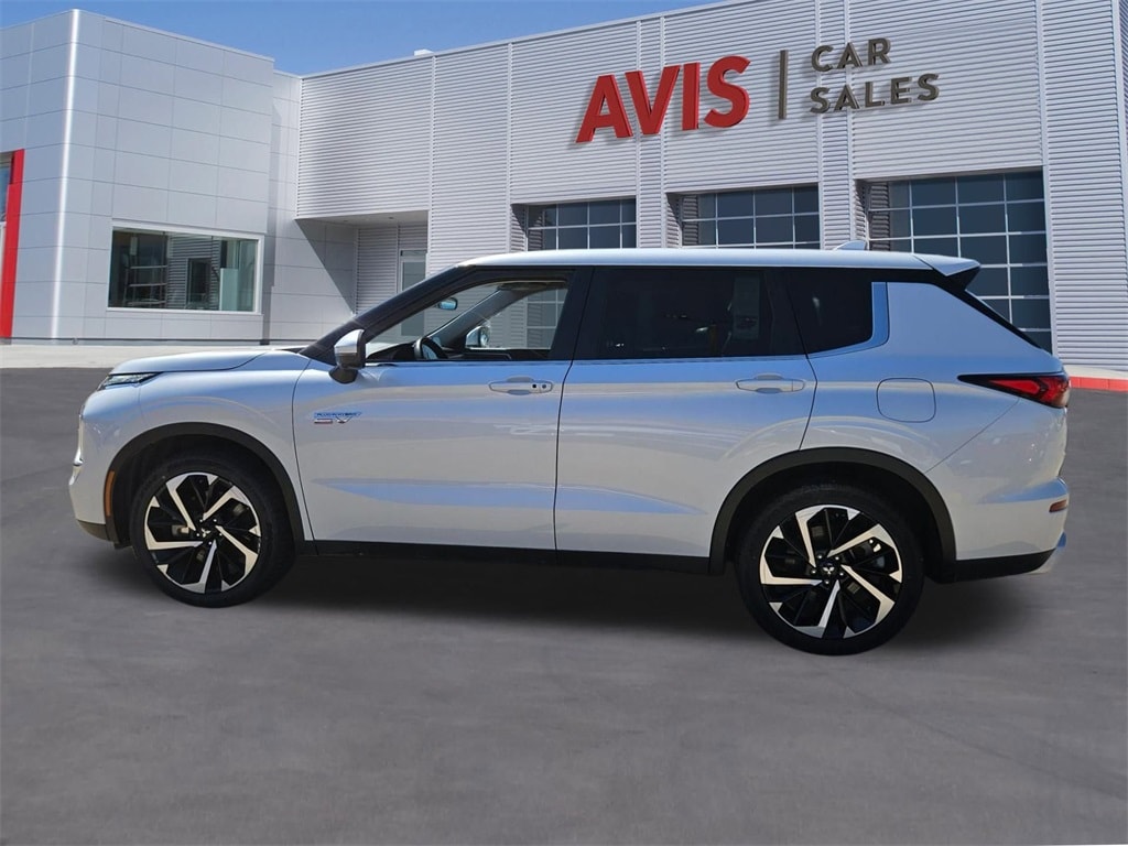 Thumbnail: 2023 Mitsubishi Outlander - 10