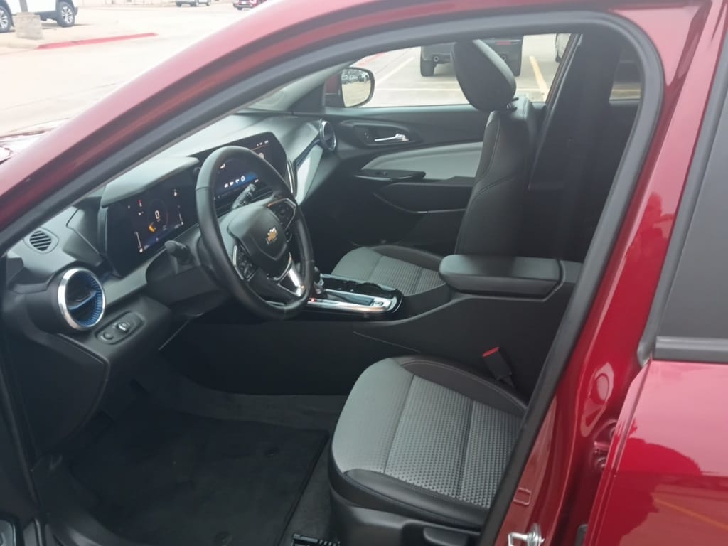 Thumbnail: 2025 Chevrolet Trax - 3