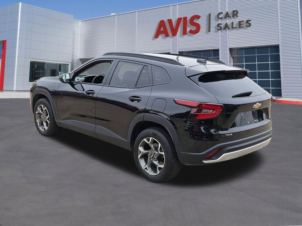 Thumbnail: 2025 Chevrolet Trax - 3