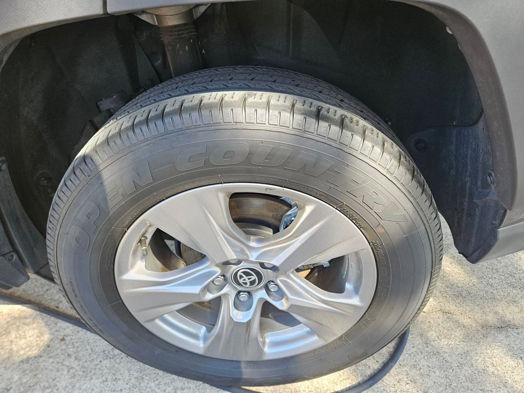 Thumbnail: 2025 Toyota RAV4 - 25