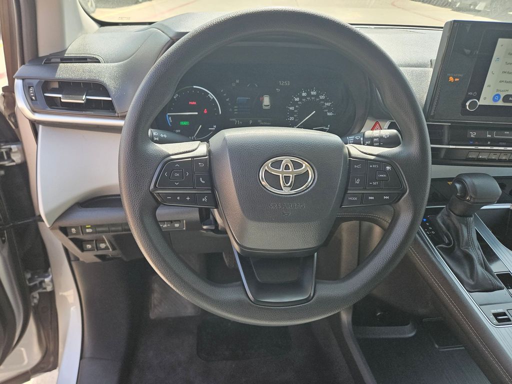 Thumbnail: 2025 Toyota Sienna - 17