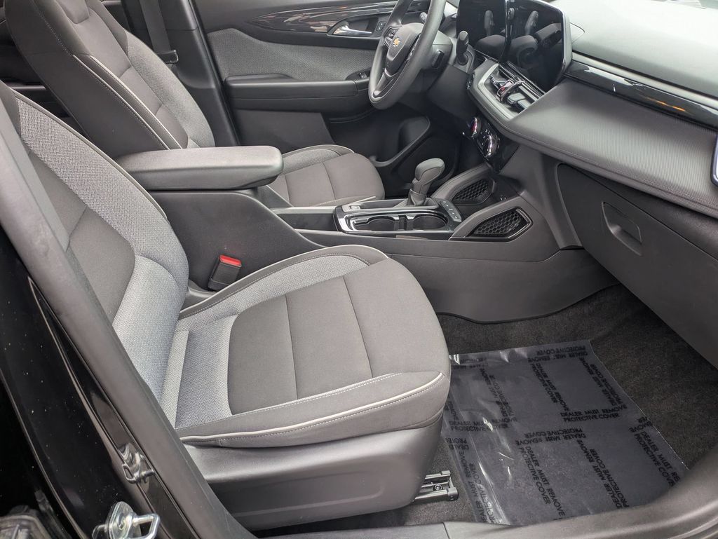 2025 Chevrolet Trailblazer LT - Photo 28