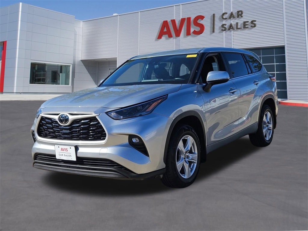 2024 Toyota Highlander LE's photo