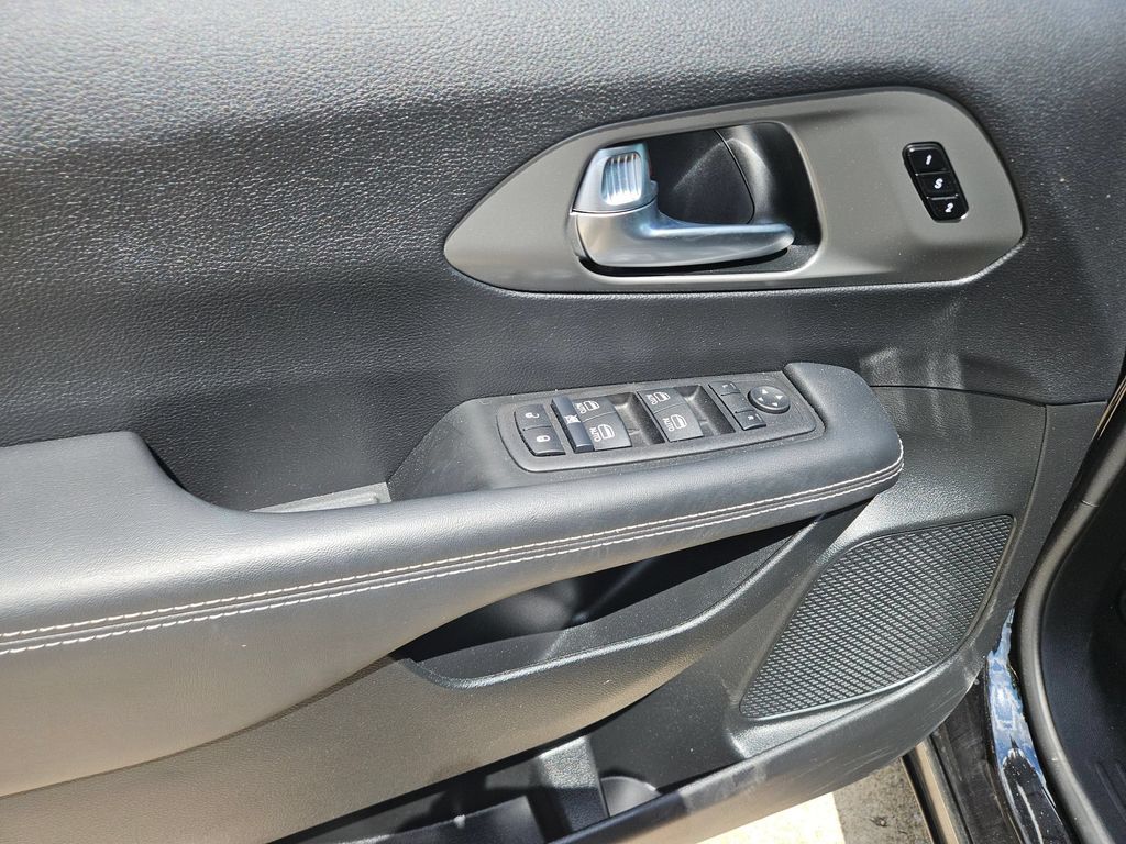 Thumbnail: 2025 Chrysler Pacifica - 15
