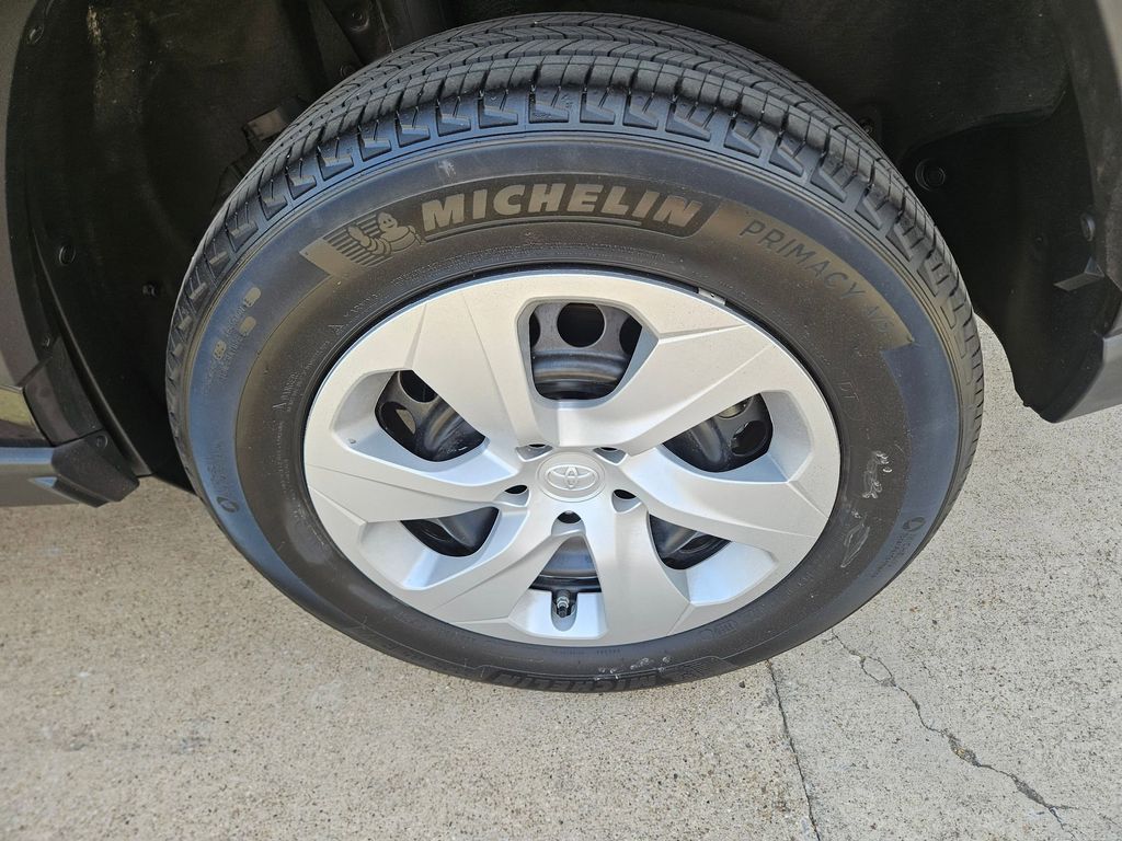 Thumbnail: 2025 Toyota RAV4 - 25