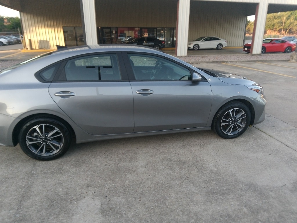 Thumbnail: 2024 Kia Forte - 7