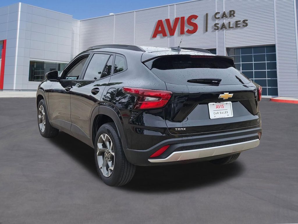 Thumbnail: 2025 Chevrolet Trax - 3