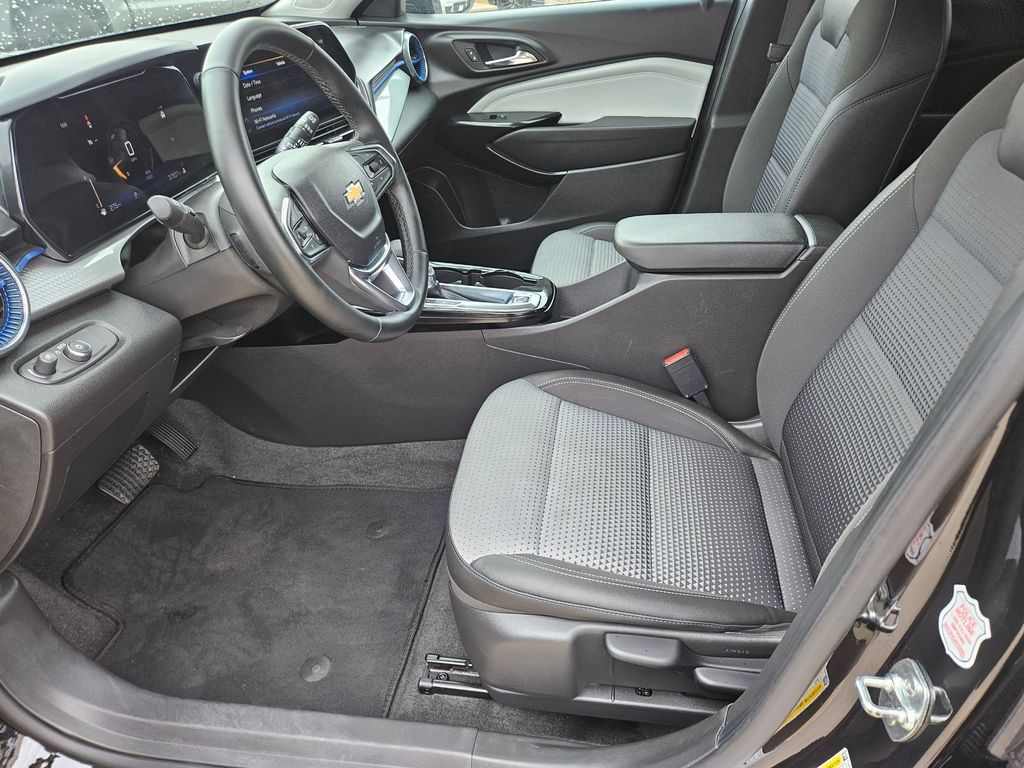 Thumbnail: 2025 Chevrolet Trax - 11