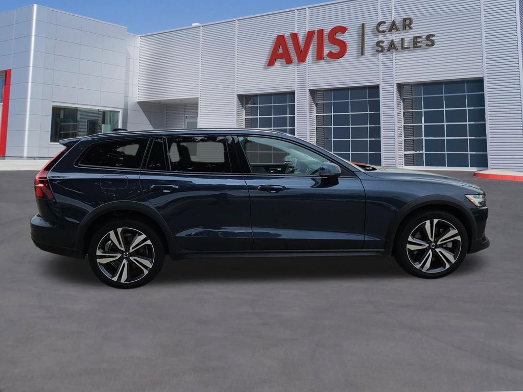 Thumbnail: 2025 Volvo S60 - 7