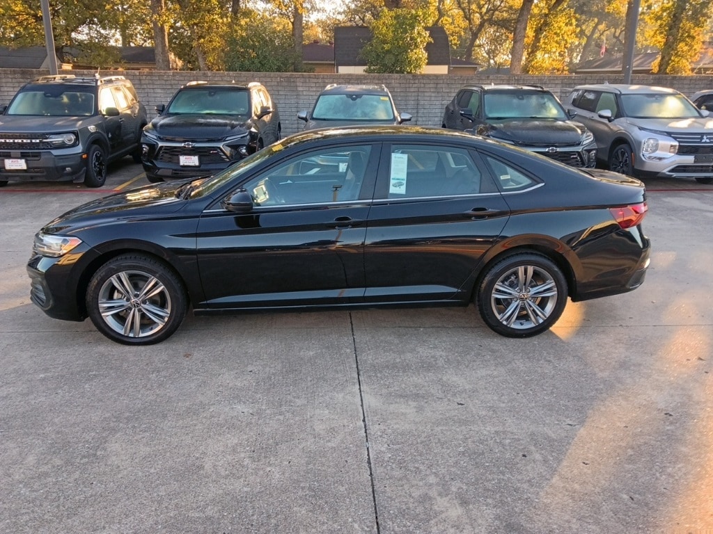 Thumbnail: 2024 Volkswagen Jetta - 3