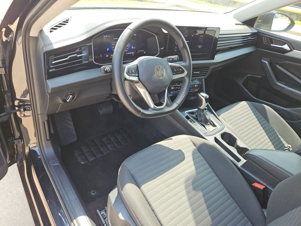 Thumbnail: 2025 Volkswagen Jetta - 13