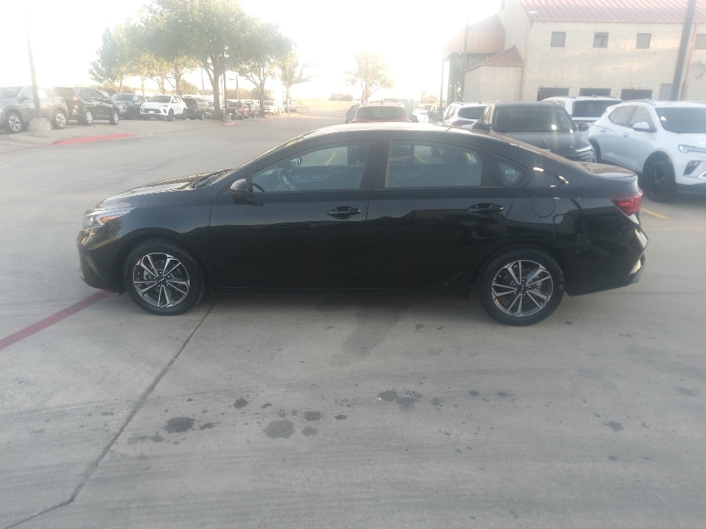 Thumbnail: 2024 Kia Forte - 4